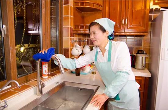 国内家政市场现状探析 机遇与挑战并存