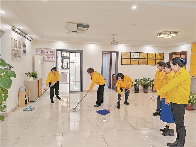 泉州率先发布家政开荒保洁服务标准，助力行业规范化发展